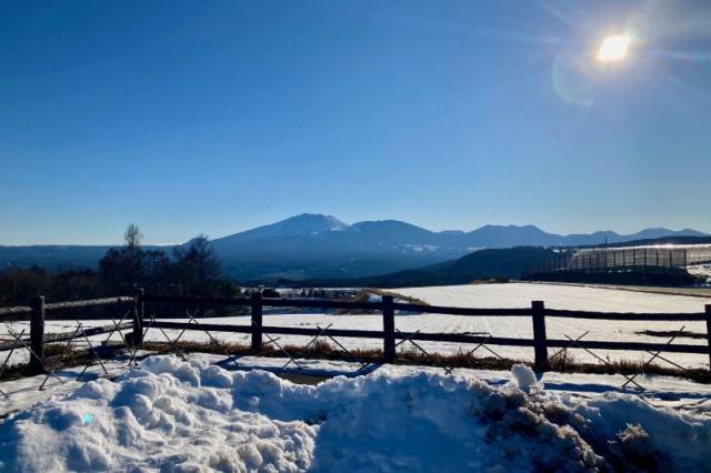 浅間・白根・志賀さわやか街道より望む浅間山