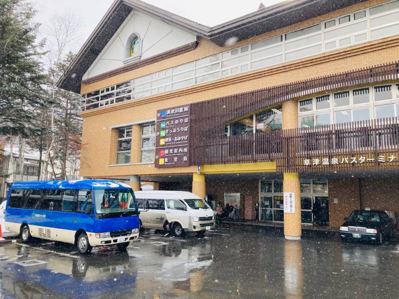 ⑤1階の送迎バス乗り場